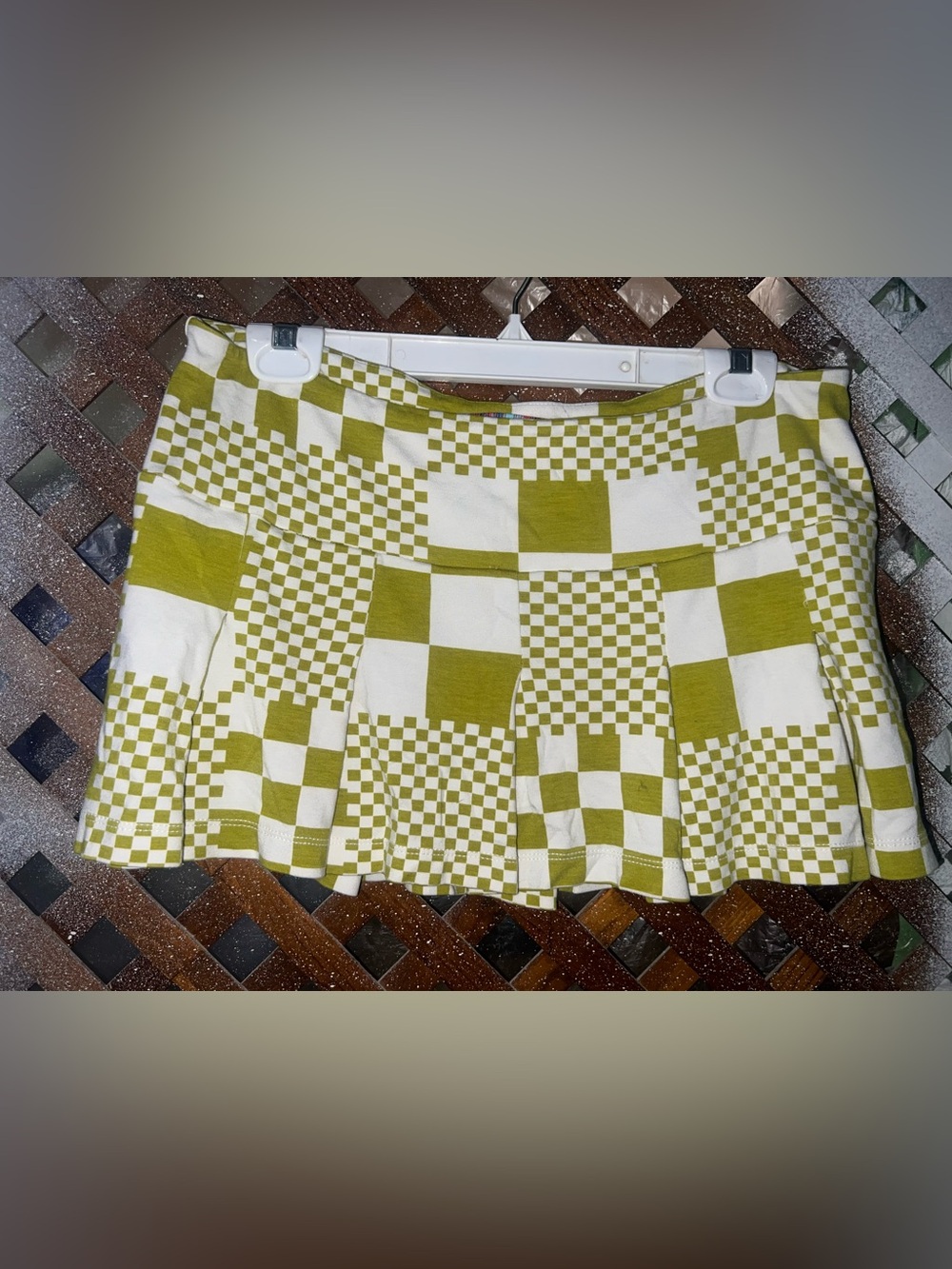 Urban Outfitters Lime green and White Checkered Pleated Mini Skirt Sz Large